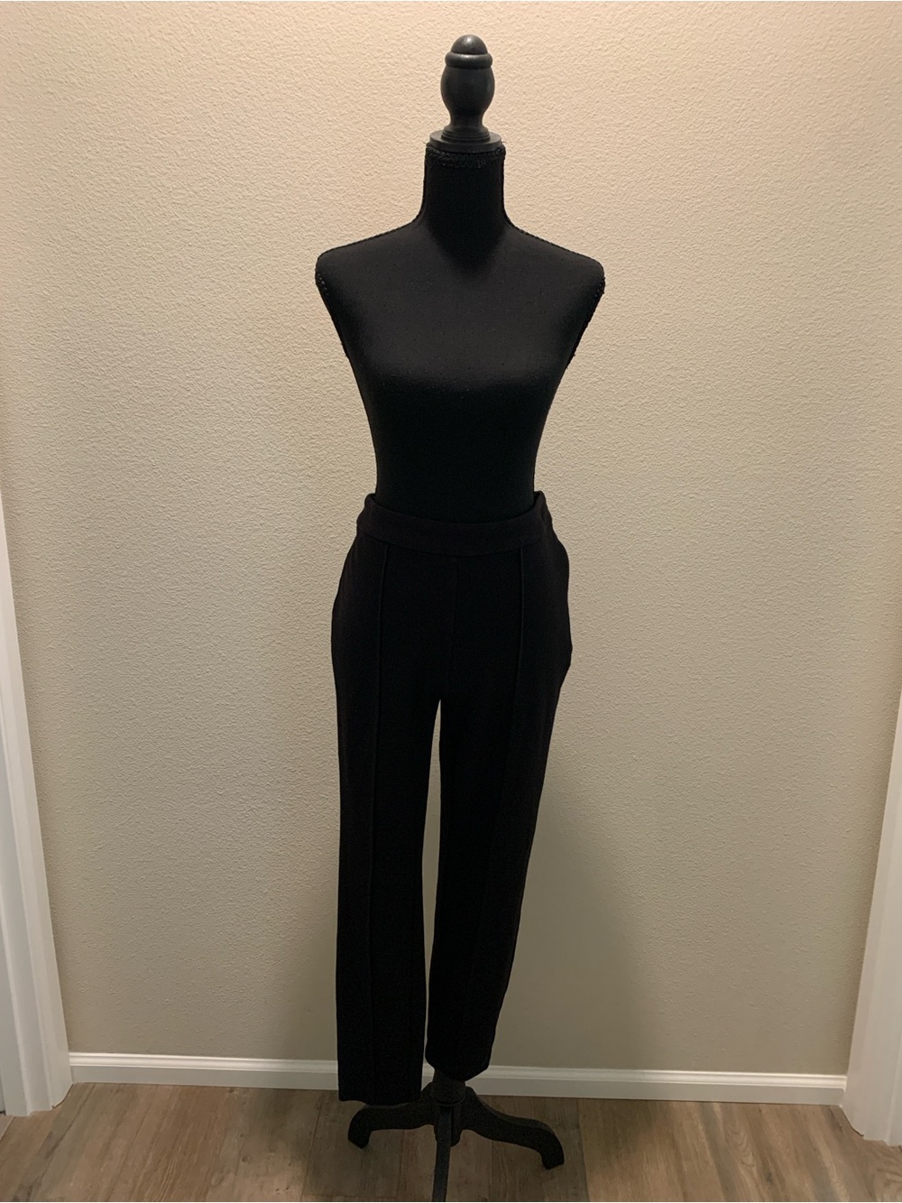 Tommy Hilfiger Black Straight-Leg Tailored Pants (Size M)